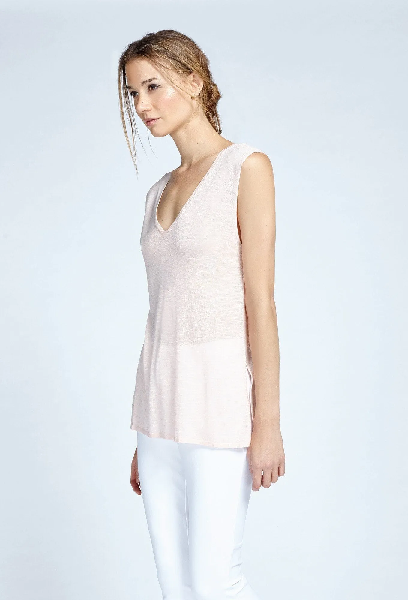 Sleeveless V-Neck In Sweater Knit