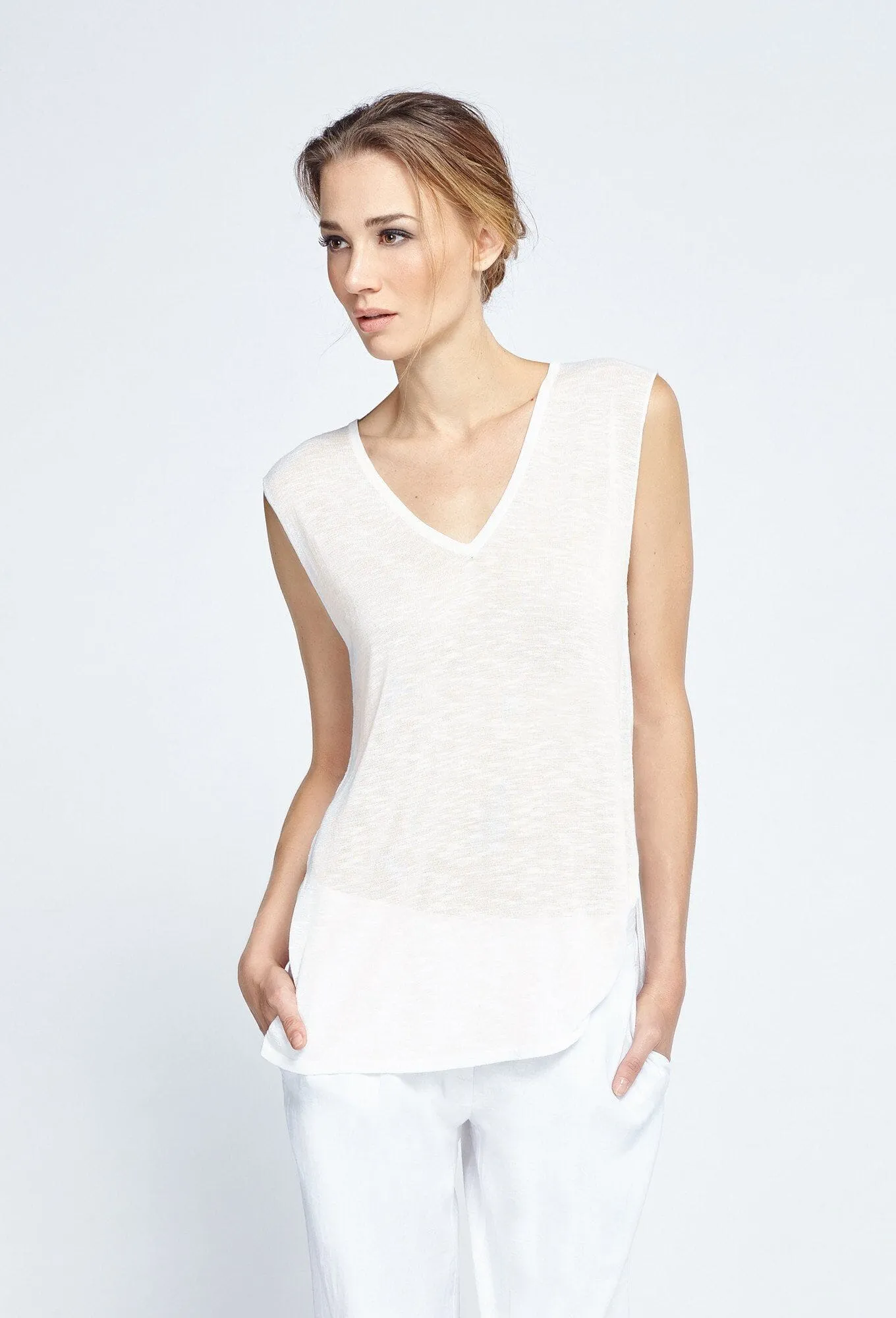 Sleeveless V-Neck In Sweater Knit