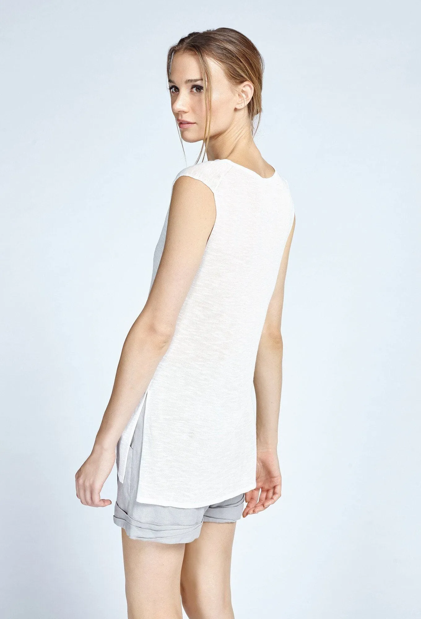 Sleeveless V-Neck In Sweater Knit
