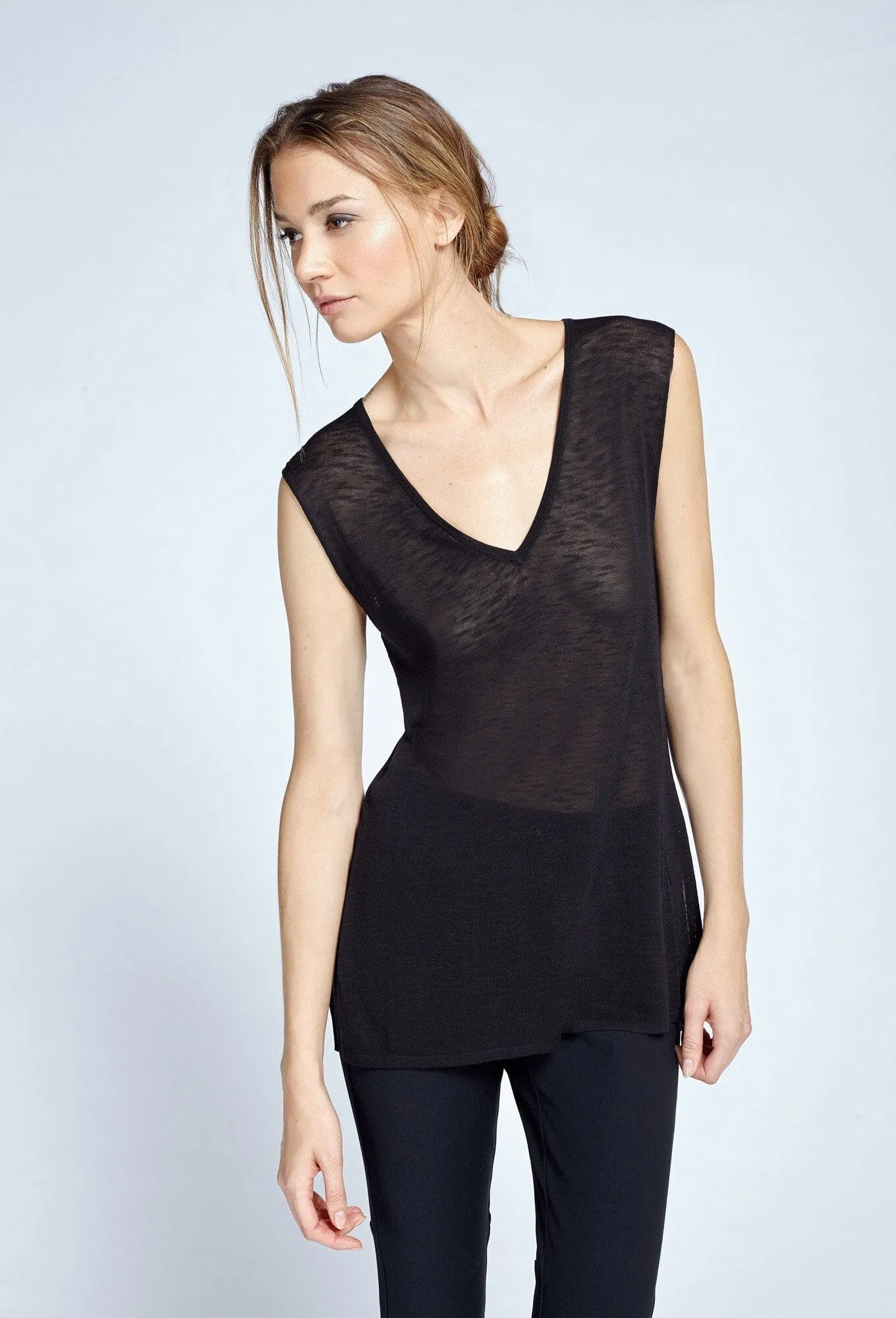 Sleeveless V-Neck In Sweater Knit